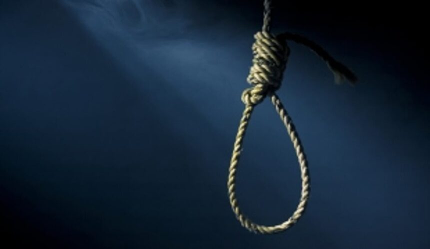 28-yr-old man hangs himself to death