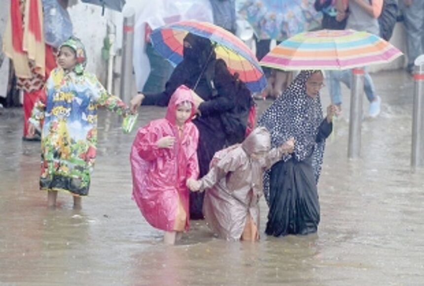 3 dead, 5 injured as heavy rains lash Mumbai