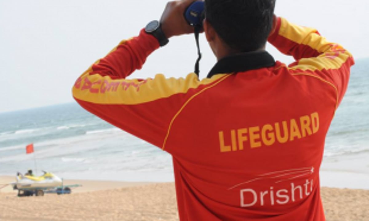 3 fishermen  rescued