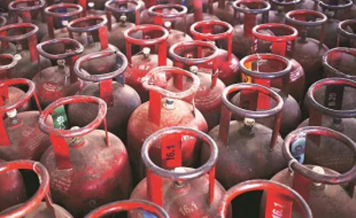 3 free LPG cylinders per year to every household: CM