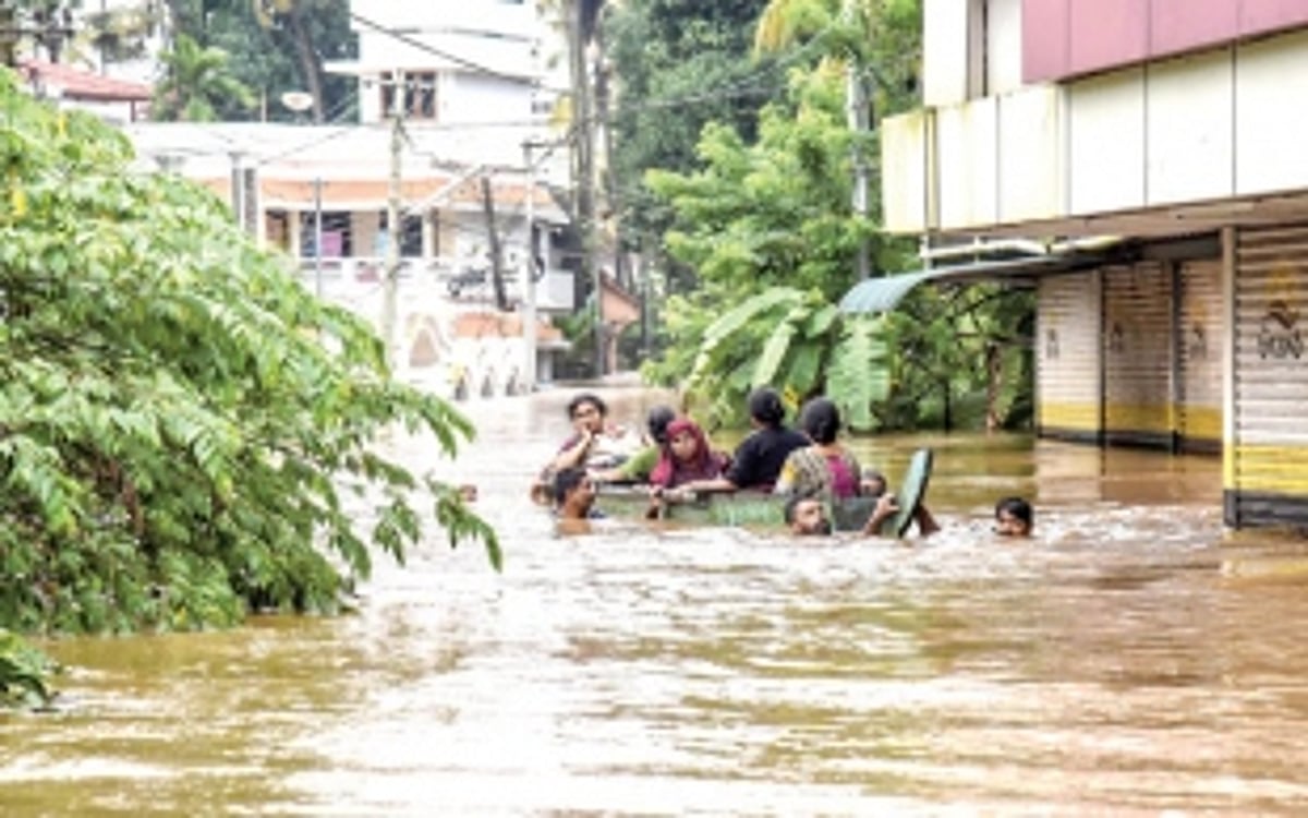 30 lives lost on single day in Kerala rains, death toll mounts to 97