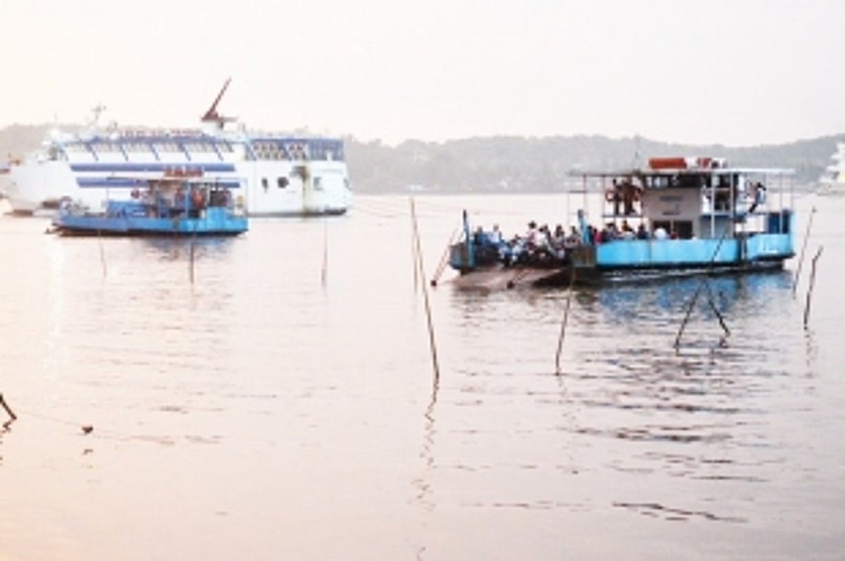 30 passengers stranded  as ferry hits sand dunes