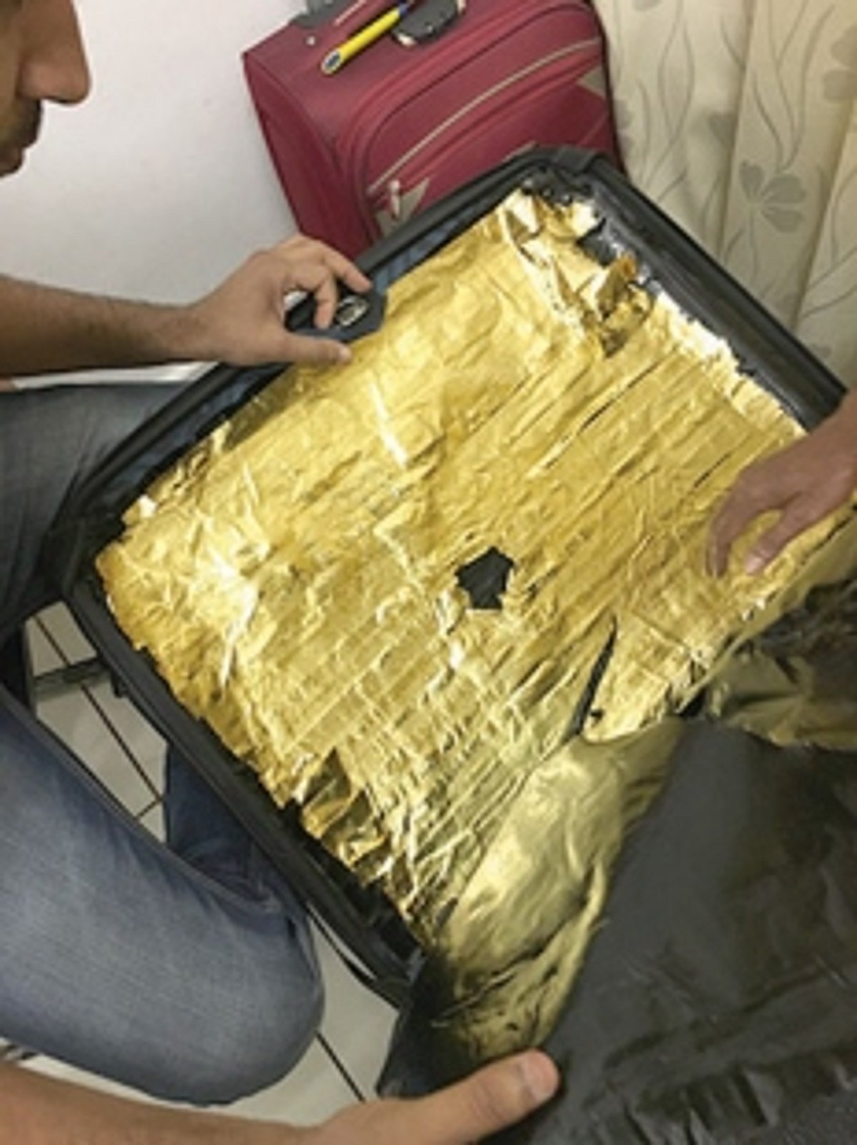 300 gm gold seized at Dabolim airport