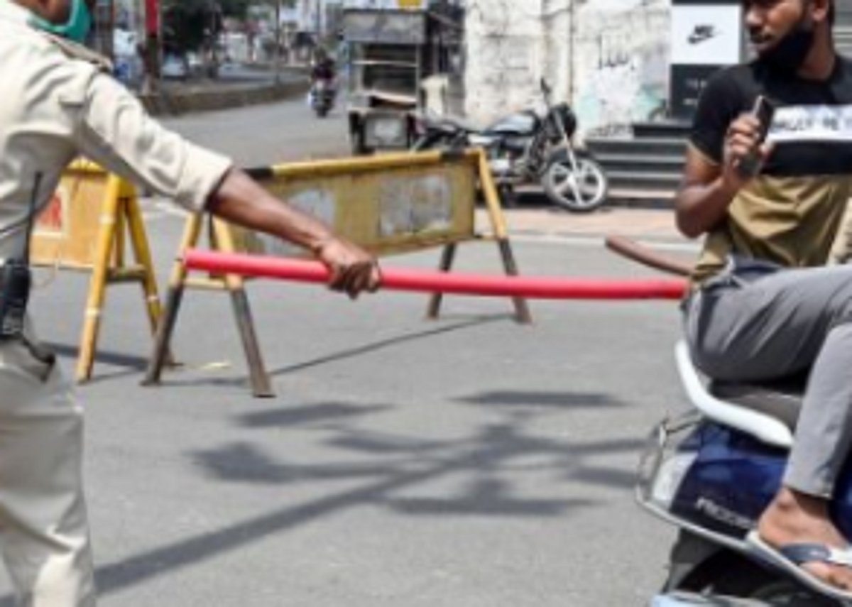 32,000 cases  of lockdown  violations booked