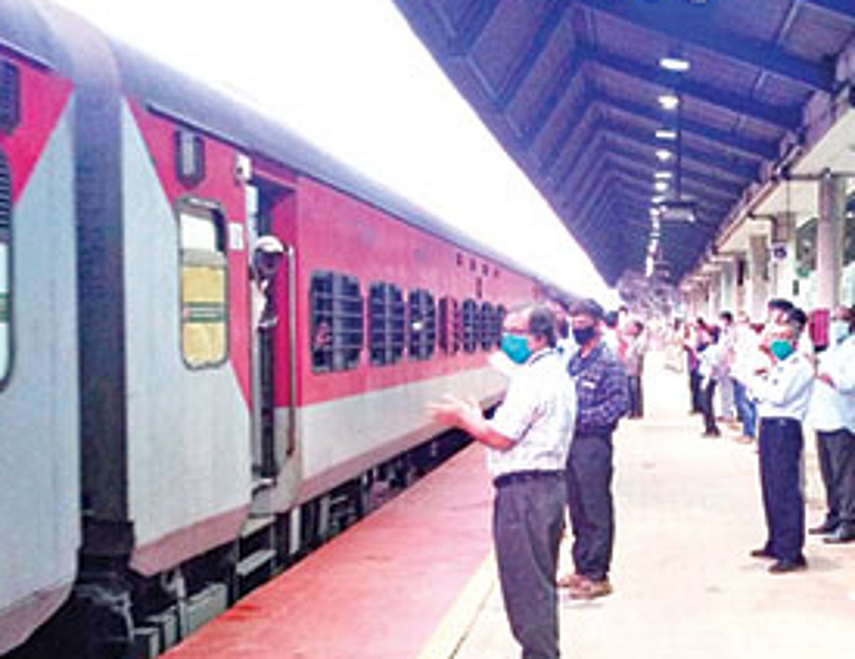 3256 leave for Bihar, WB