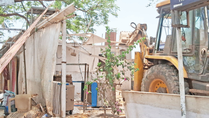 33 Illegal Shops Demolished in Nerul Following High Court Order 1 33 Illegal Shops Demolished in Nerul Following High Court Order
