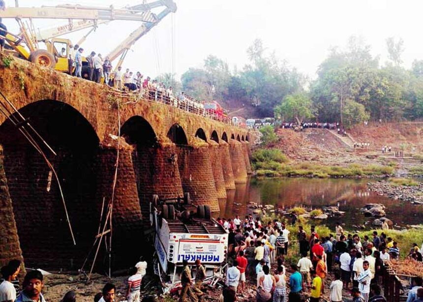 37 dead as Goa-Mumbai bus falls into river at Khed.