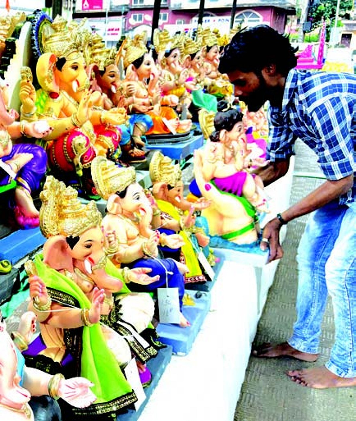 388 clay Ganesh idol makers to get
enhanced subsidy