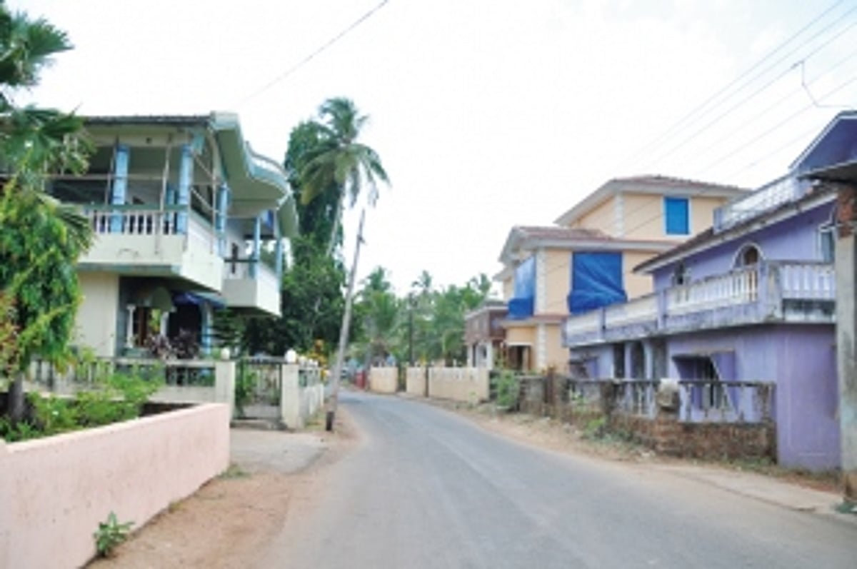 4 GOANS GIVE UP  INDIAN PASSPORTS EVERYDAY