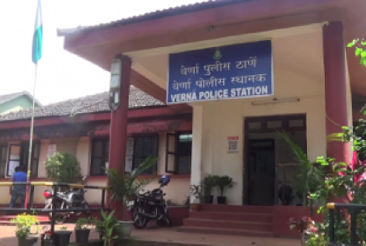 4 arrested for stealing pipes