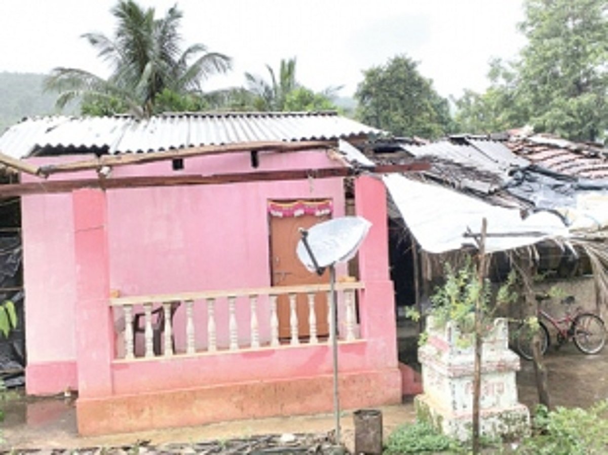4 houses damaged, trees uprooted in Sattari