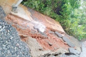 4-month-old road retaining  wall collapses at Kerya
