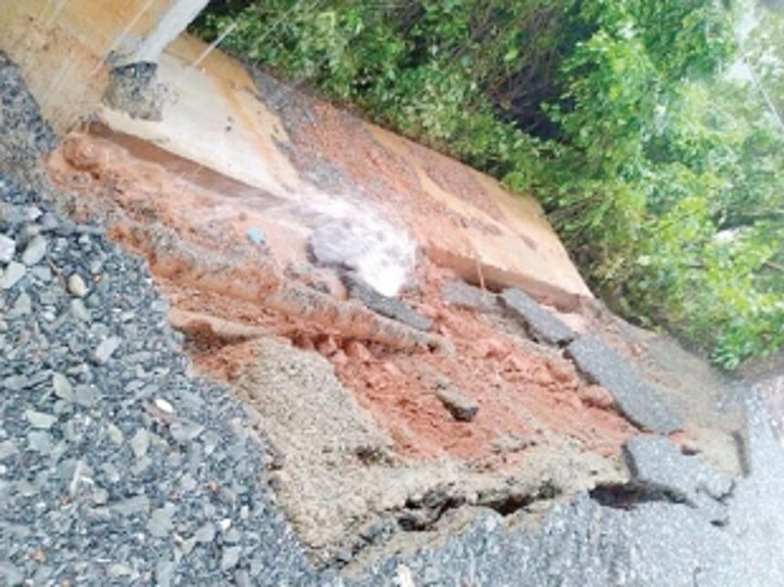 4-month-old road retaining  wall collapses at Kerya