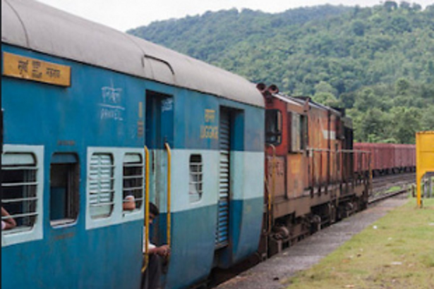 40-50% rail passengers enter State sans COVID–ve certificate!