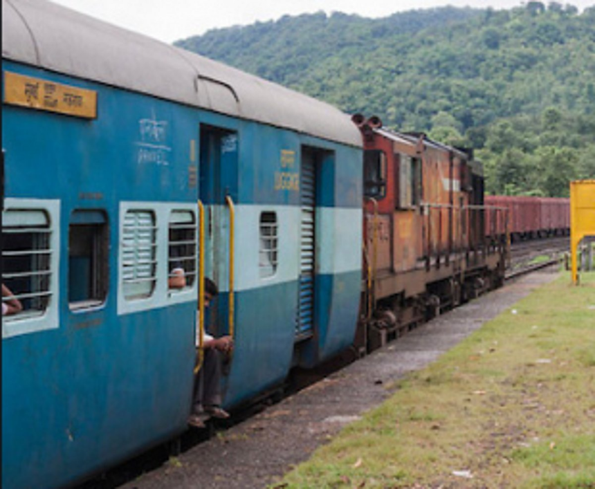 40-50% rail passengers enter State sans COVID–ve certificate!