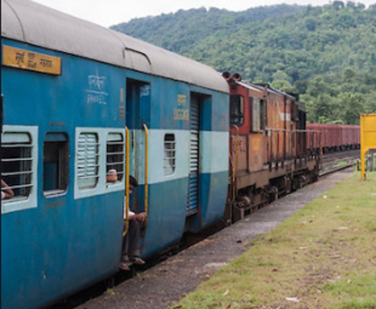 40-50% rail passengers enter State sans COVID–ve certificate!