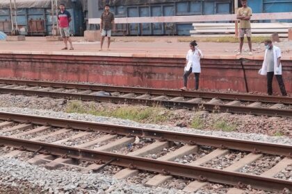 40-Year-Old Dies After Jumping in Front of Moving Train