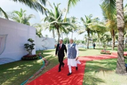 43 shout ‘Free Tibet’, held