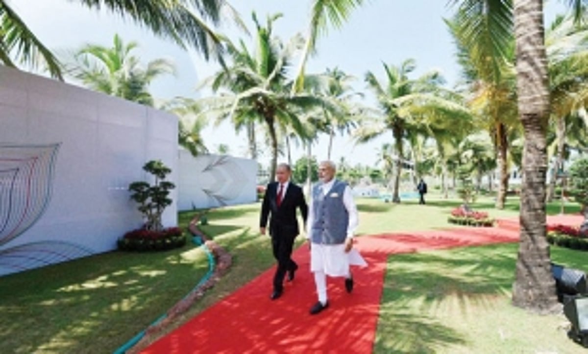 43 shout ‘Free Tibet’, held