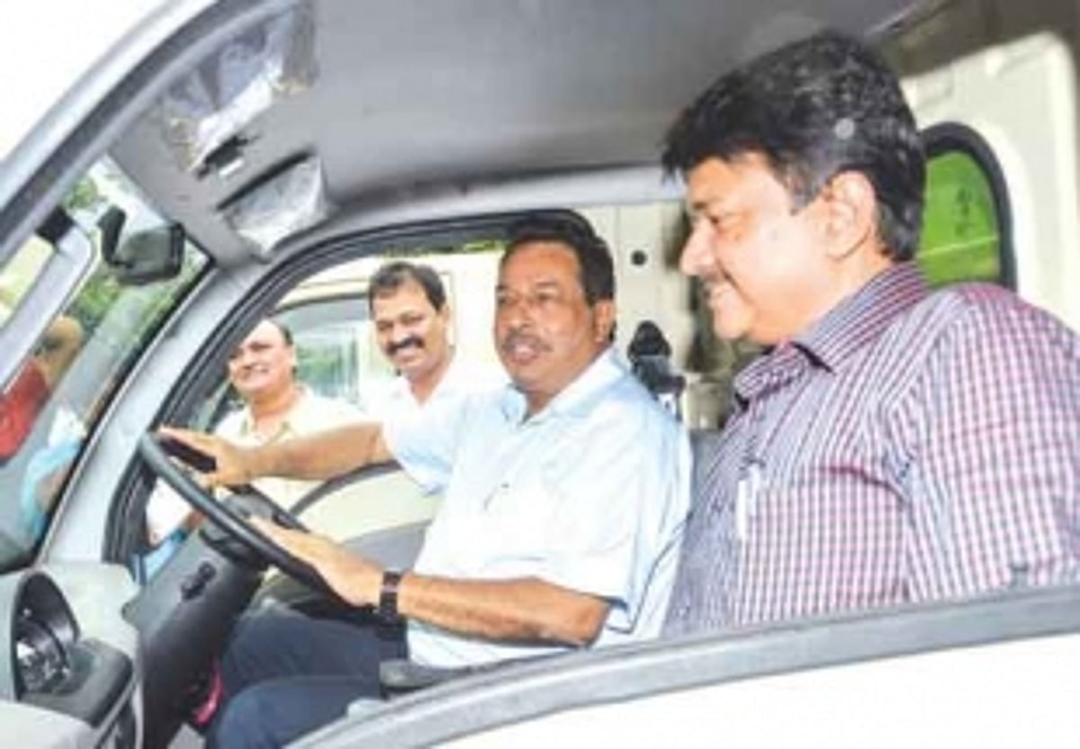 43 tippers distributed  to municipal bodies