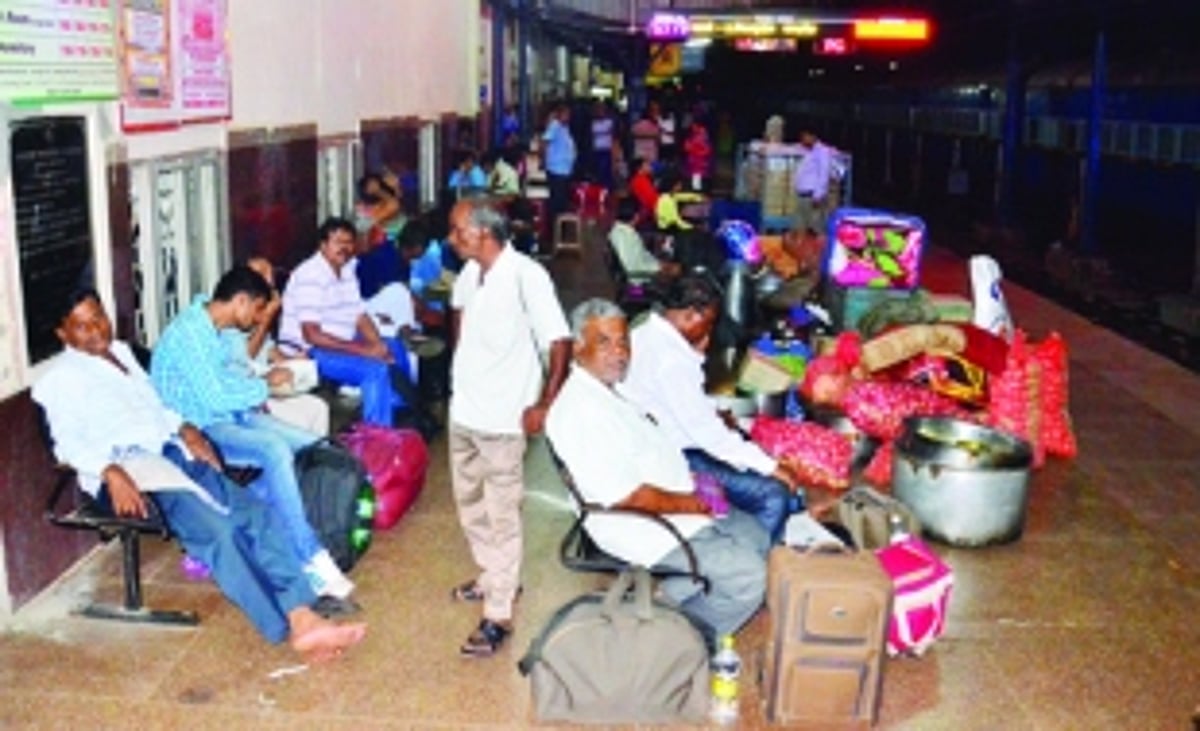 5-hour delay in train departure causes chaos and confusion at Vasco station