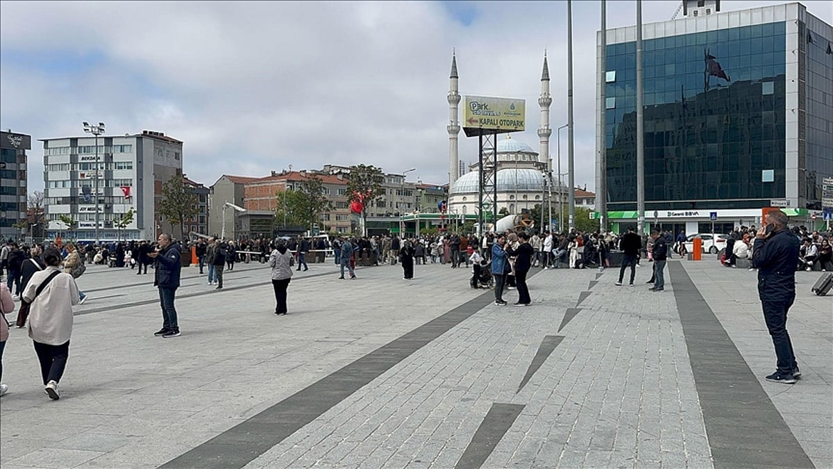 6.2-magnitude earthquake shakes Istanbul