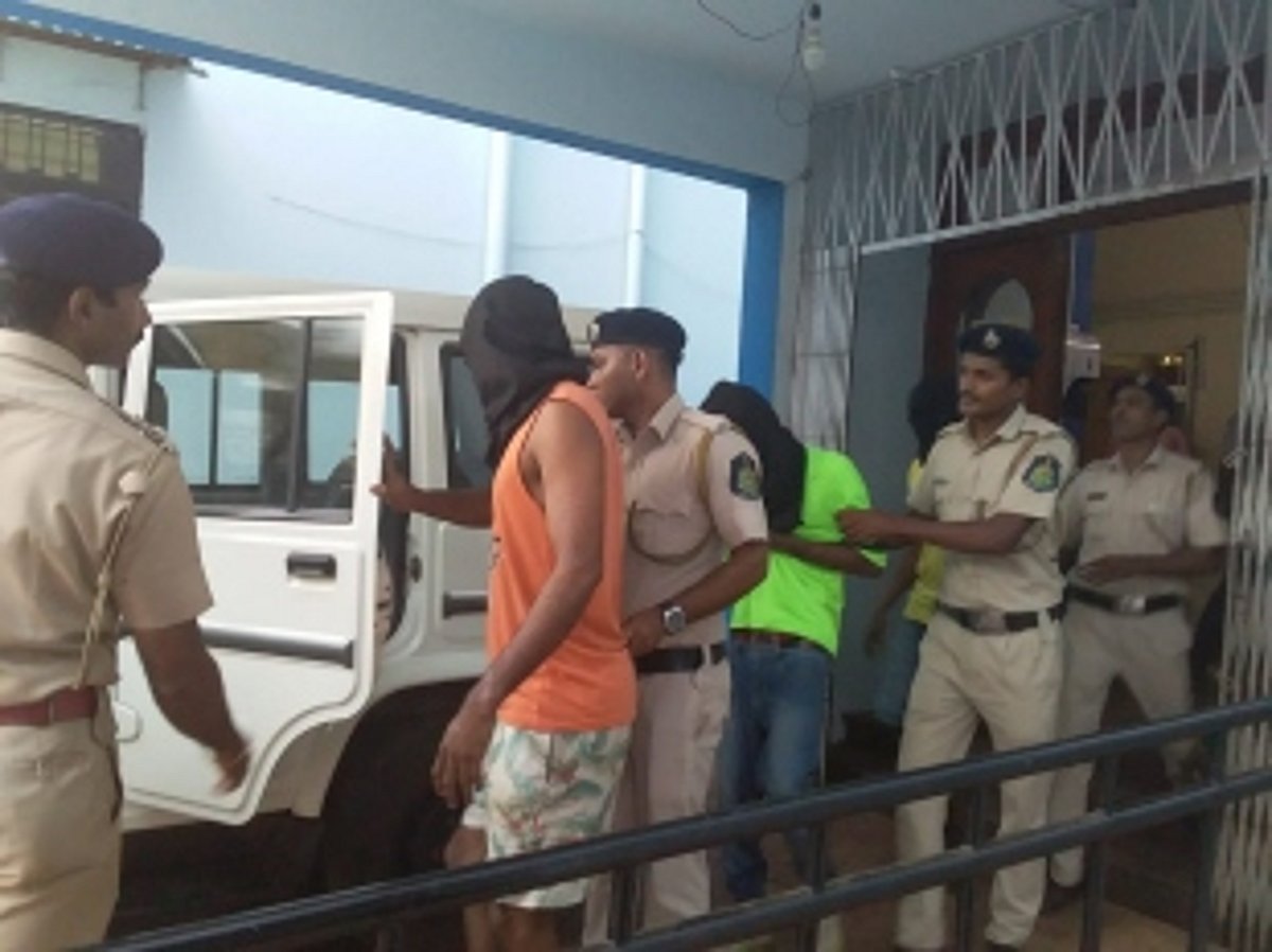 7 arrested for Banastarim  mobile shop burglary