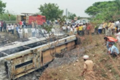 7 dead As Goa-Hyderabad bus catches fire In Karnataka following an accident between the bus and a tempo trax
