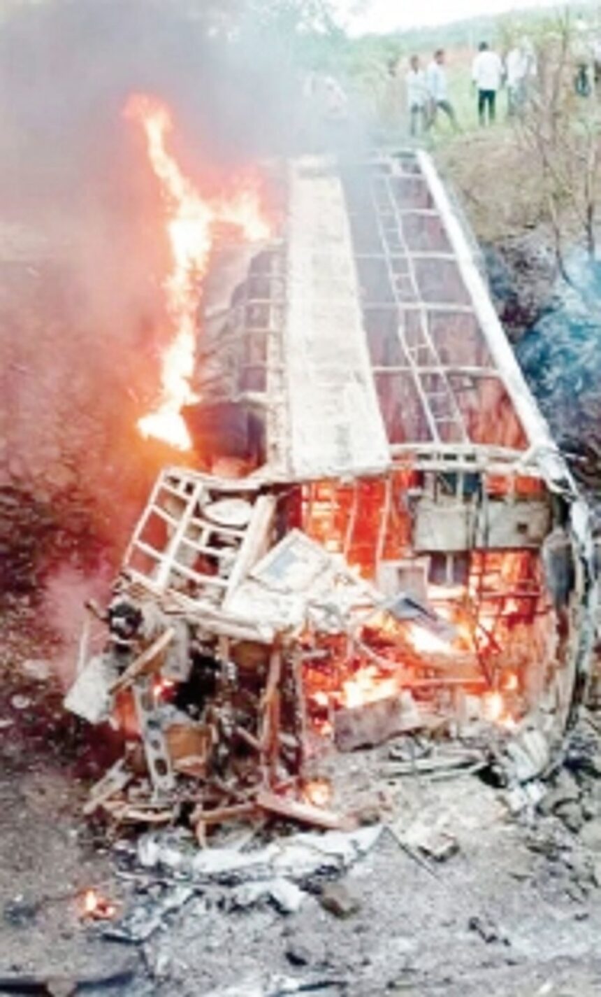 7 dead as Goa-Hyderabad bus catches fire in Karnataka 1 7 dead as Goa-Hyderabad bus catches fire in Karnataka