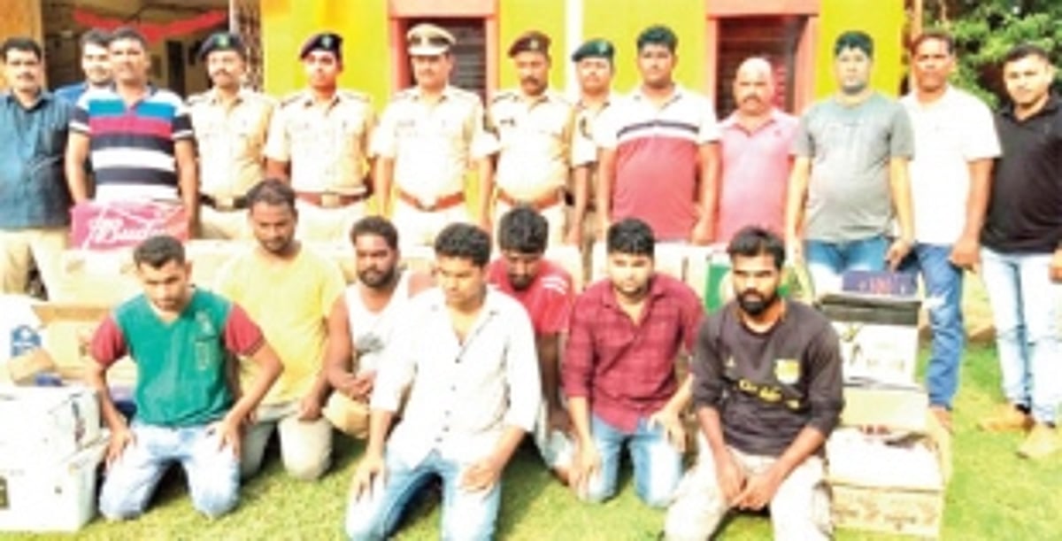 7 held for theft of liquor  from Excise godown