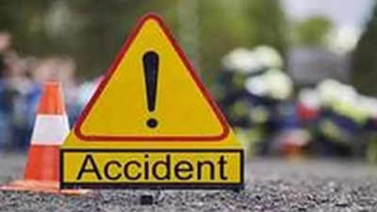 7 tourists injured as car rams into container truck at Mapusa