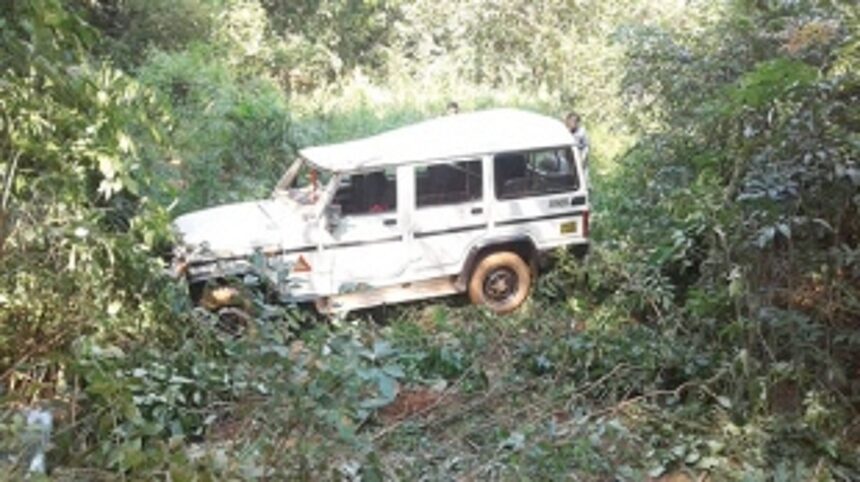7 tourists injured on way to Dudhsagar 1 7 tourists injured on way to Dudhsagar