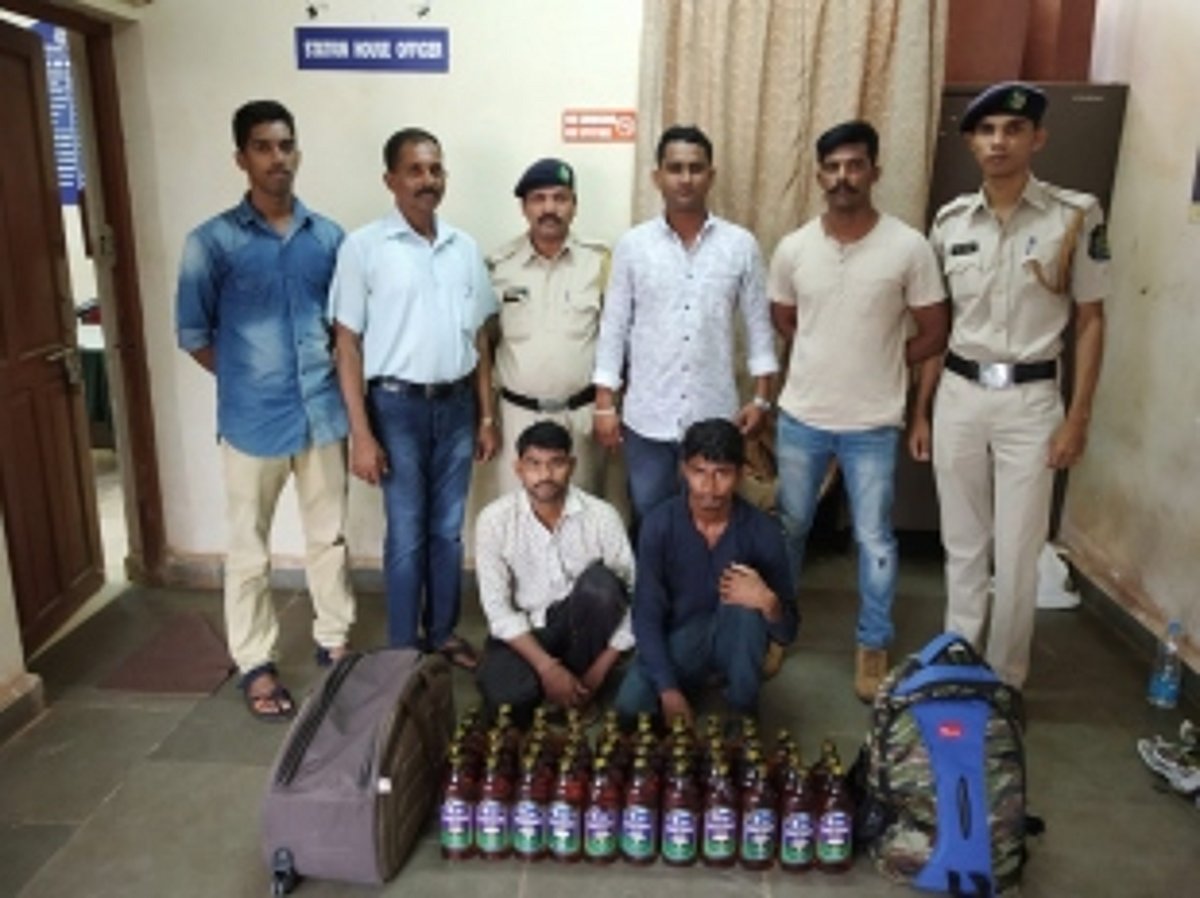 71 BOTTLES OF LIQUOR SEIZED BY KRC & RPF POLICE