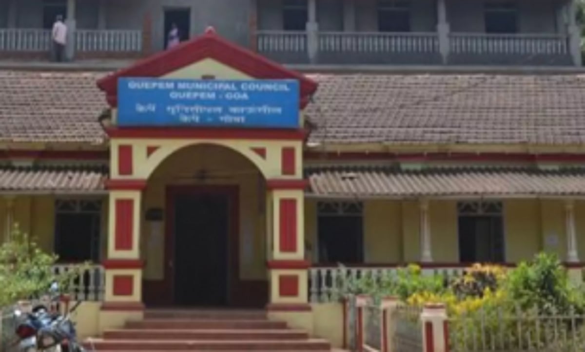 8 pull out from QMC fray, two get disqualified