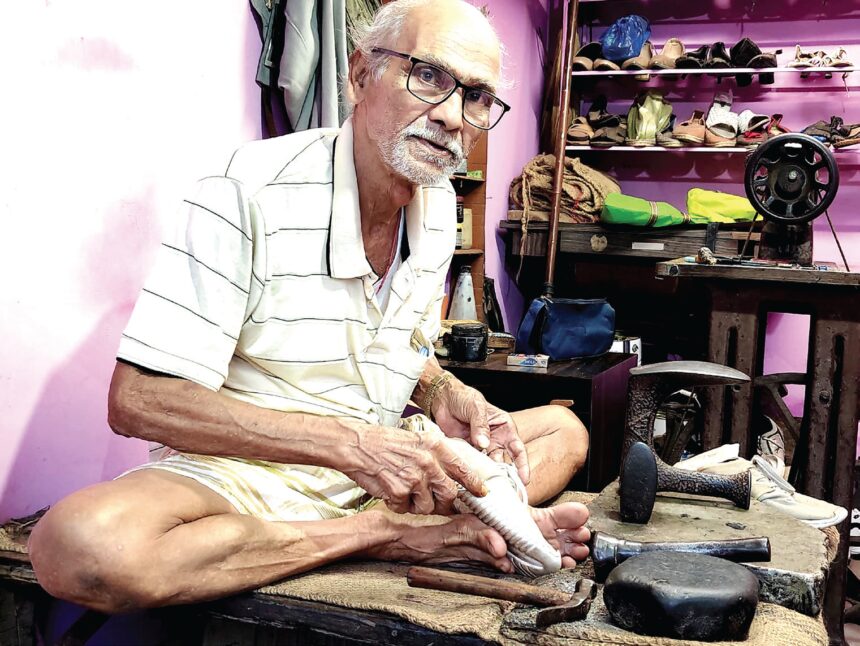 84-Year-Old Cobbler of Aldona: Raghoba Sataderkar’s 70 Years of Craft and Resilience 1 84-Year-Old Cobbler of Aldona: Raghoba Sataderkar’s 70 Years of Craft and Resilience