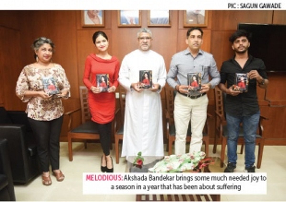 A JOYOUS CHRISTMAS BECKONS