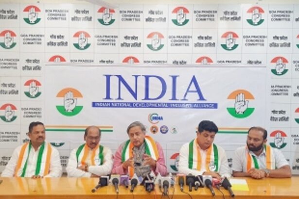 A Parliamentary system is being run Presidentially in India: Shashi Tharoor