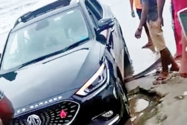 A car is not a beach vehicle, but this MH number plated car owner doesn’t know that