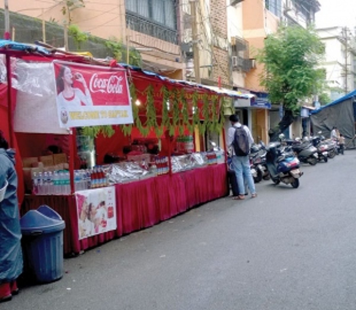 A check needed of food stalls at Vasco Saptah