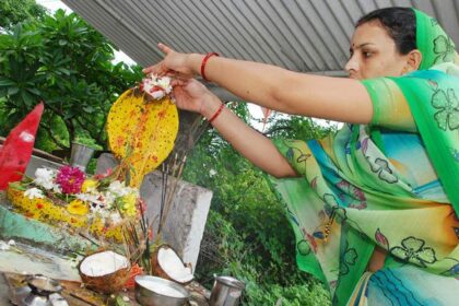 A devotee pays obeisance to Hindu God 'Nag' at Curca on Sunday on the occasion of Nag-Panchami.             Photo by Rozario Estibeiro