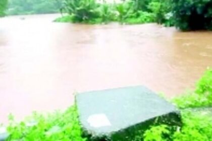 A huge ‘pond’ developed by the roadside scares residents