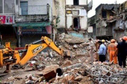 A story building Collapsed in Delhi, 2 died and others injured