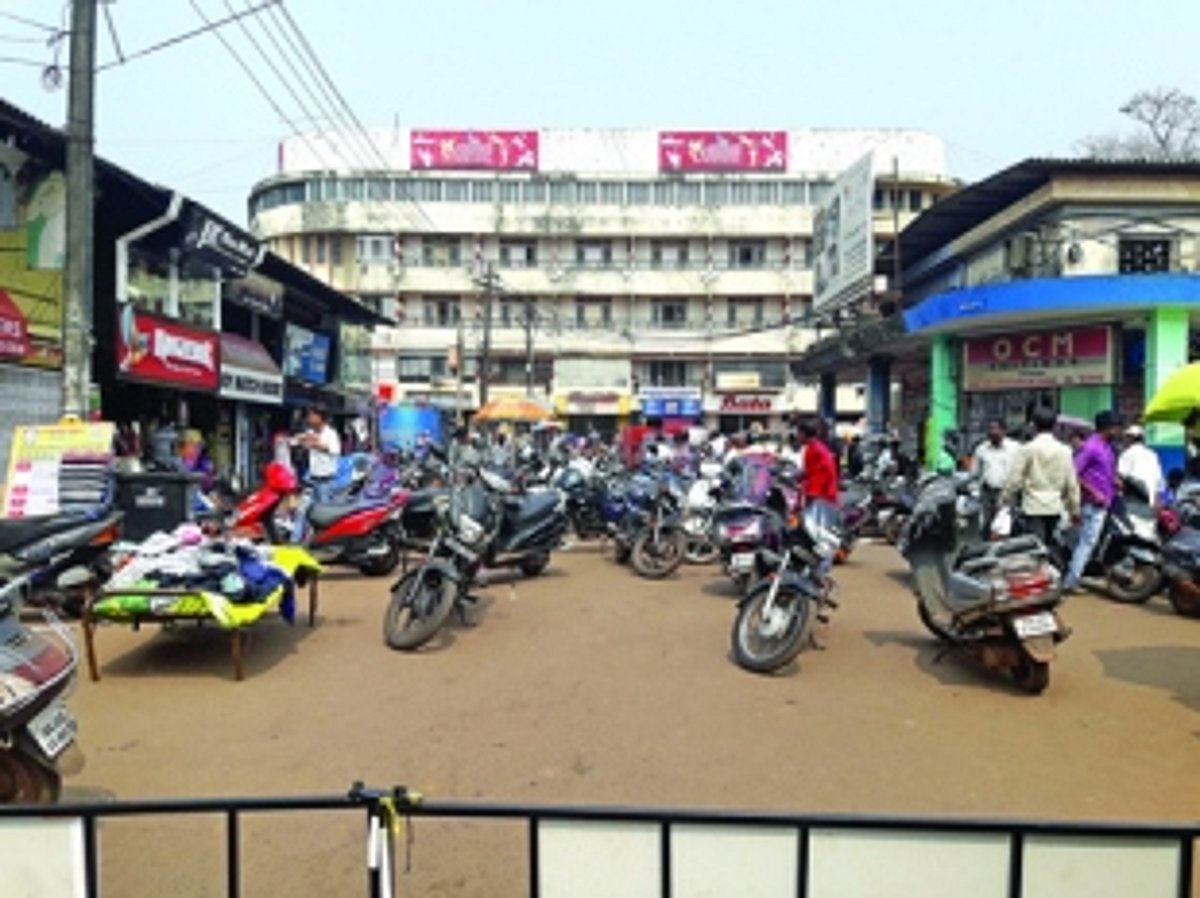 A town besieged by traffic