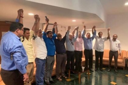 A united opposition shows its strength