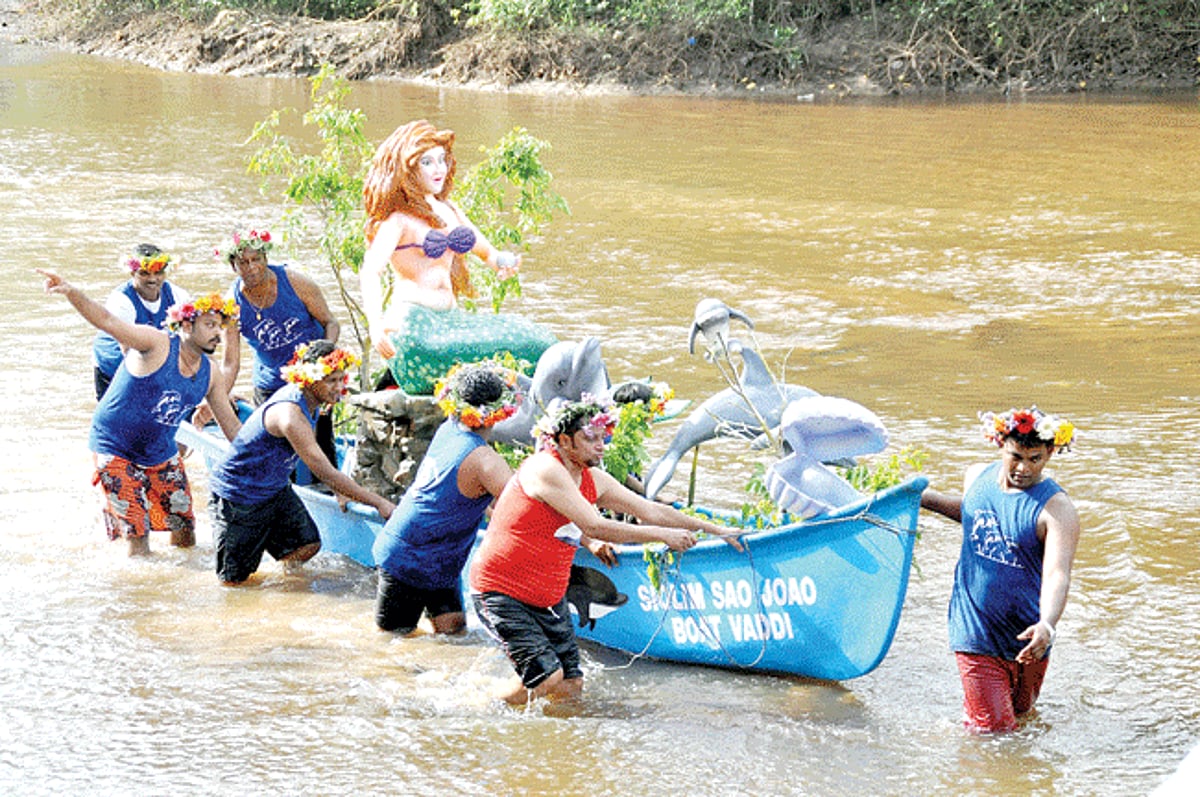 A well-decorated float at the traditional Sao Joao Boat Festival at Siolim.