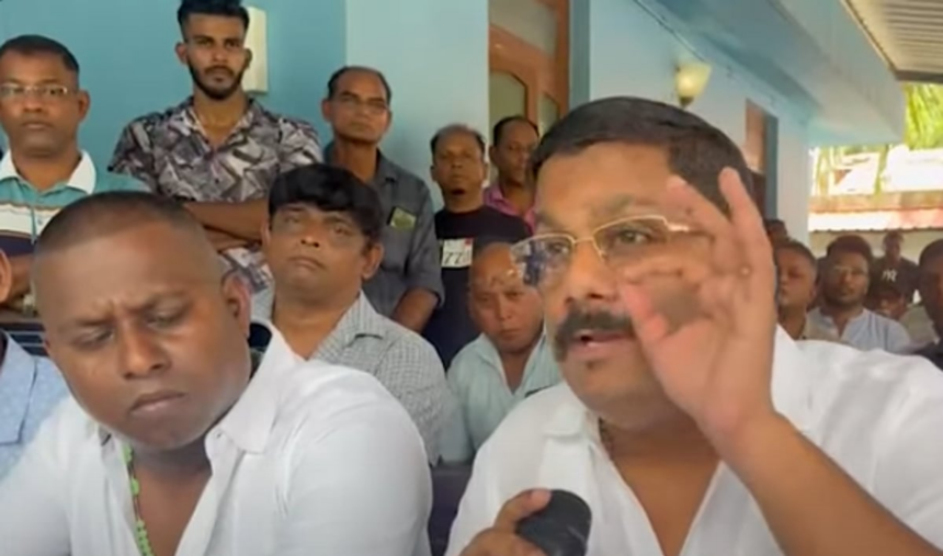 AAP MLAs Back Protesting Taxi Operators, Demand Rollback of Aggregator Taxi Rules 1 AAP MLAs Back Protesting Taxi Operators, Demand Rollback of Aggregator Taxi Rules