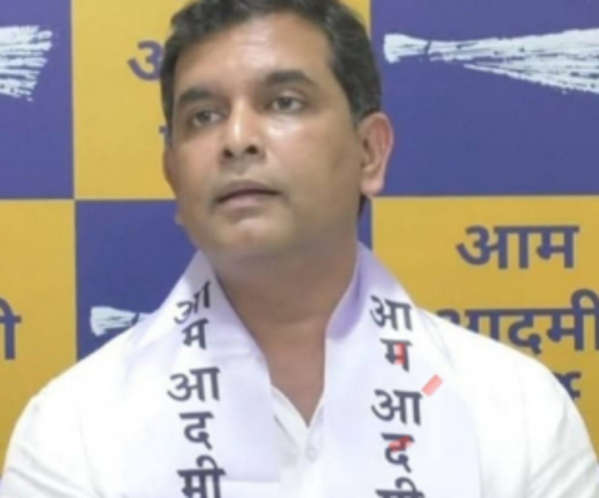 AAP pledges to return money allegedly taken against recruitment