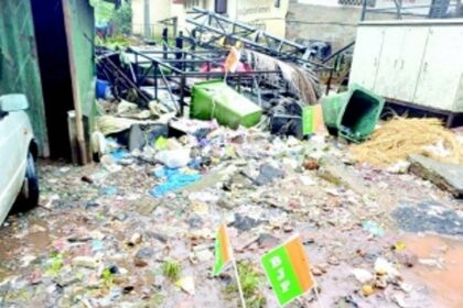 AAP protests against garbage menace in Mapusa