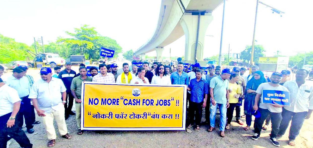 AAP protests against job scam, demand judicial probe in fiasco