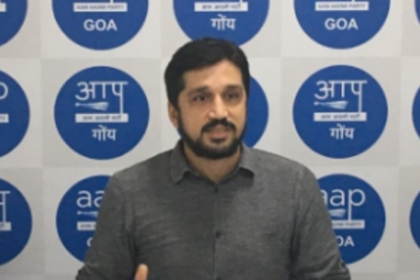 AAP slams govt for demolishing kiosks